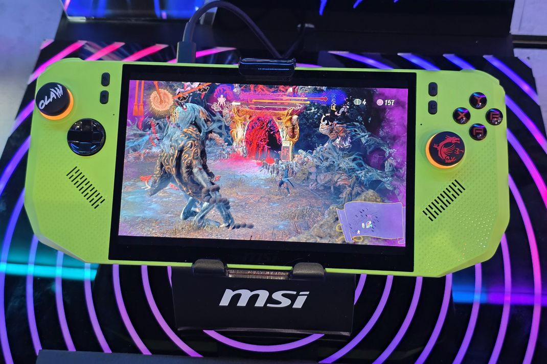 Konsol Handheld MSI Claw A8 di Computex 2025 Taipei