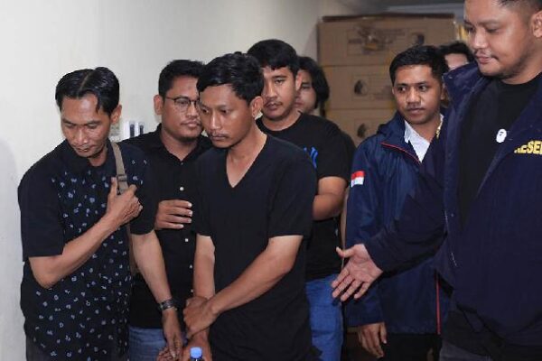 Kompolnas Klaim Polisi Perlakukan Korban Hilang dengan Baik Kompolnas Klaim Polisi Perlakukan Korban Hilang dengan Baik